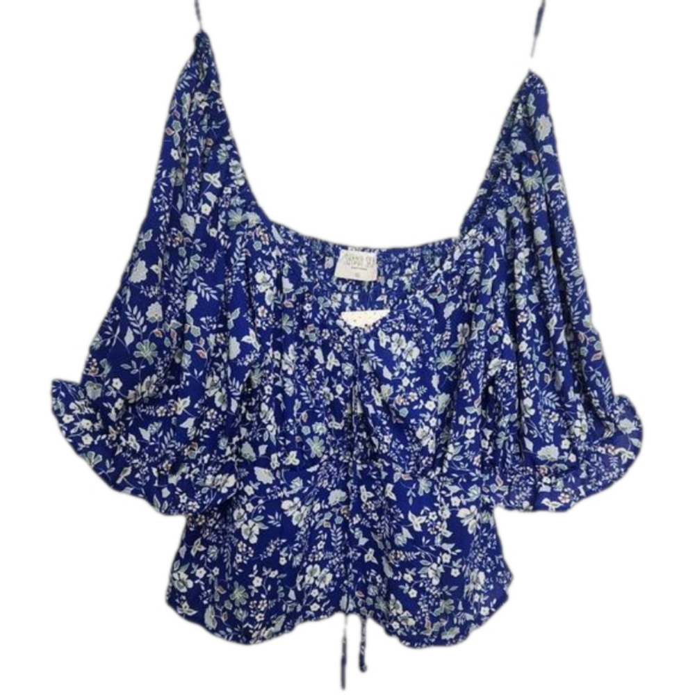 3/$25 Sienna Sky blue floral cropped short sleeve top cut out in front size XL